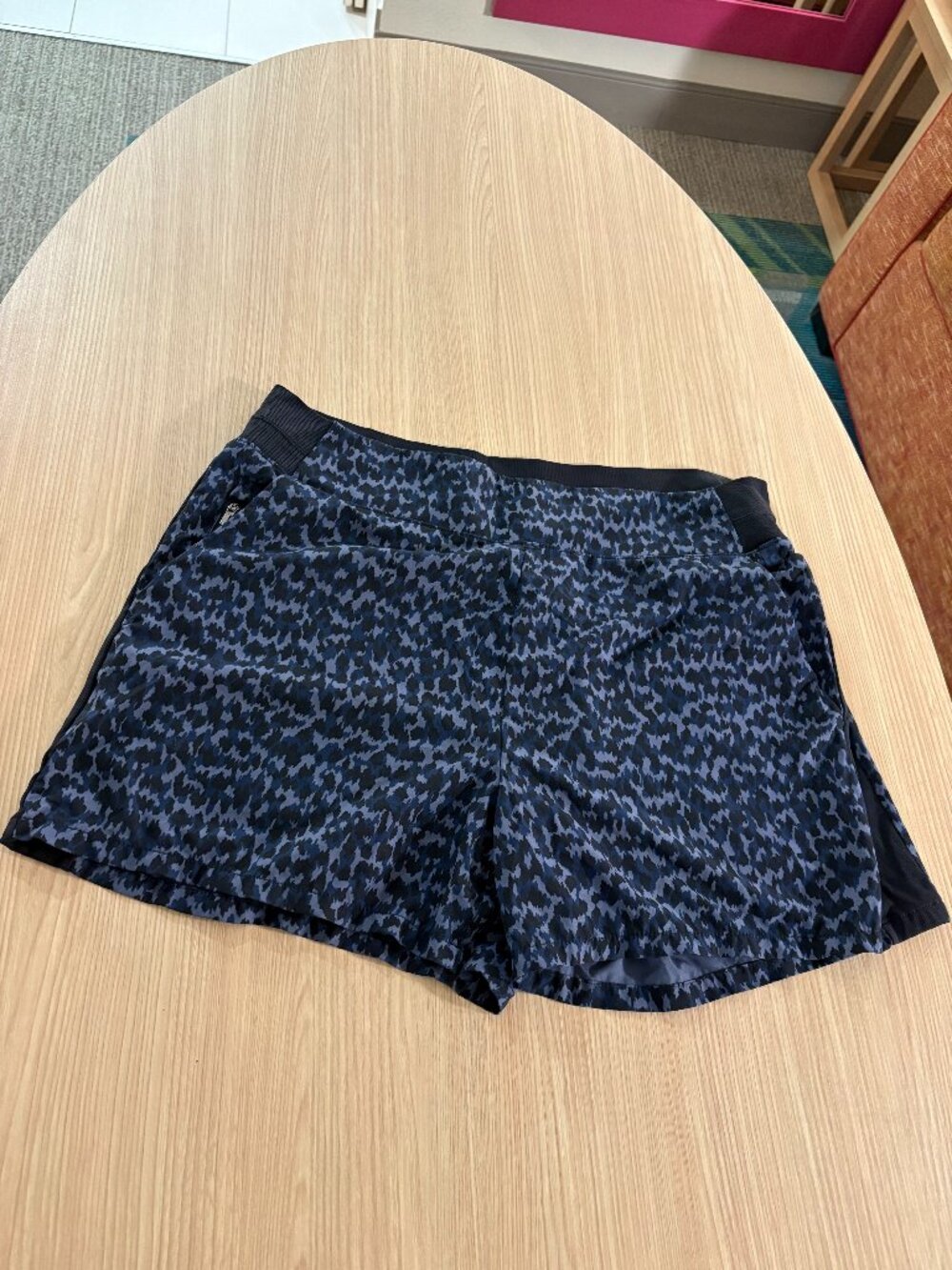 Athleta Brooklyn Printed Short Size 14 Blue and Black Animal Print PullOn Casual